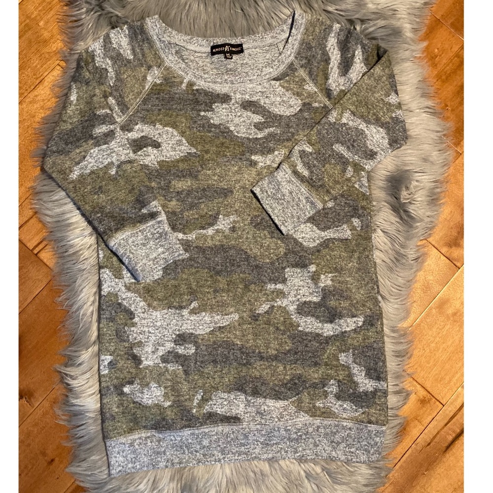 Almost Famous 3/4 Sleeve Sweatshirts  Camouflage Print Top Size Medium